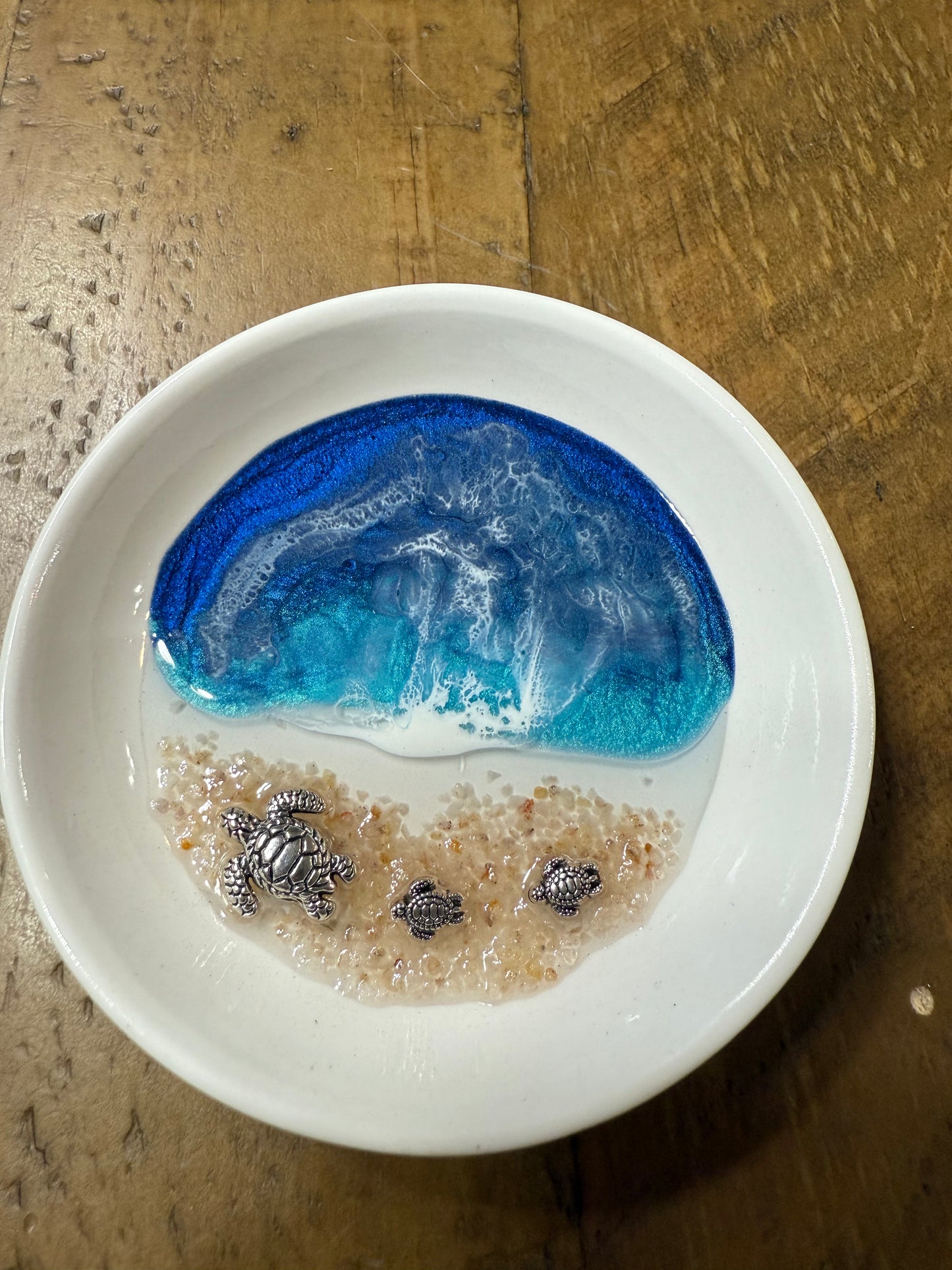 Circle ring dish with turtles