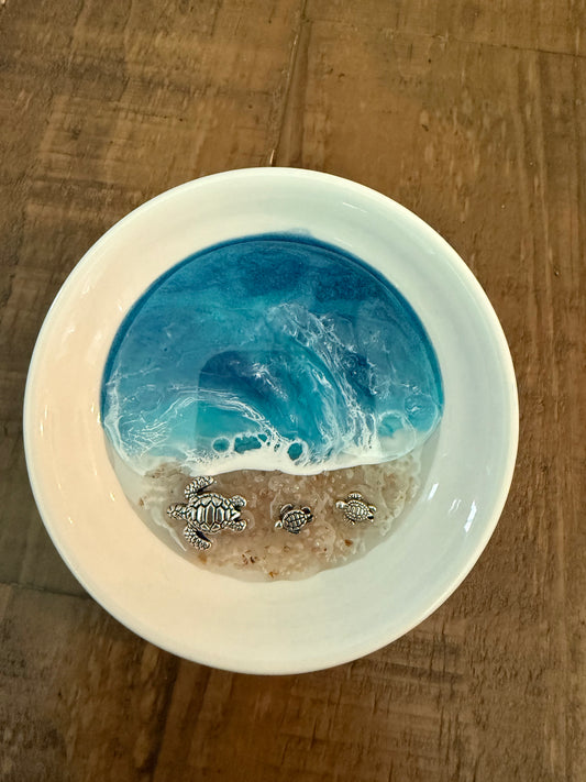 Circle ring dish with turtles