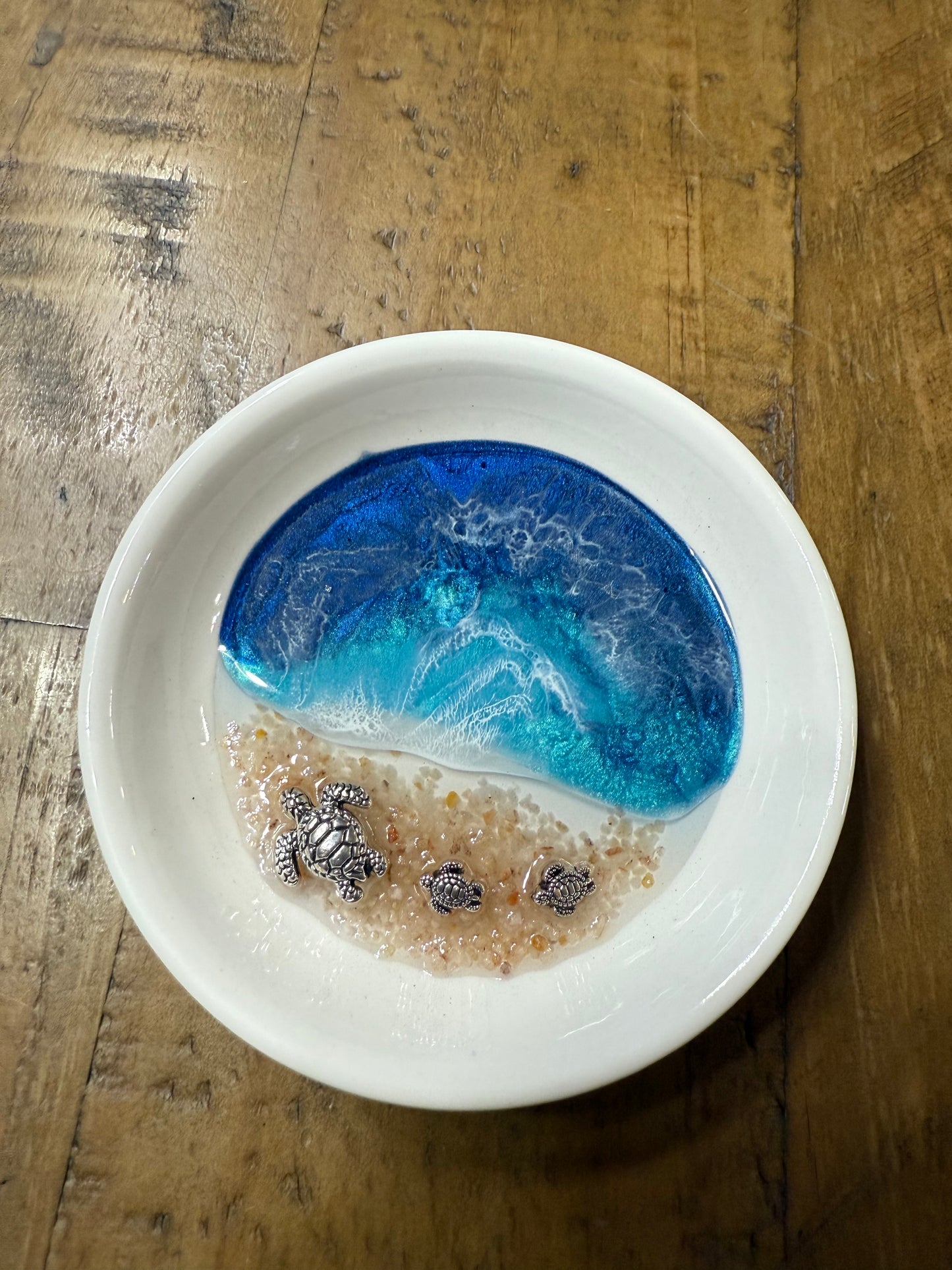 Circle ring dish with turtles