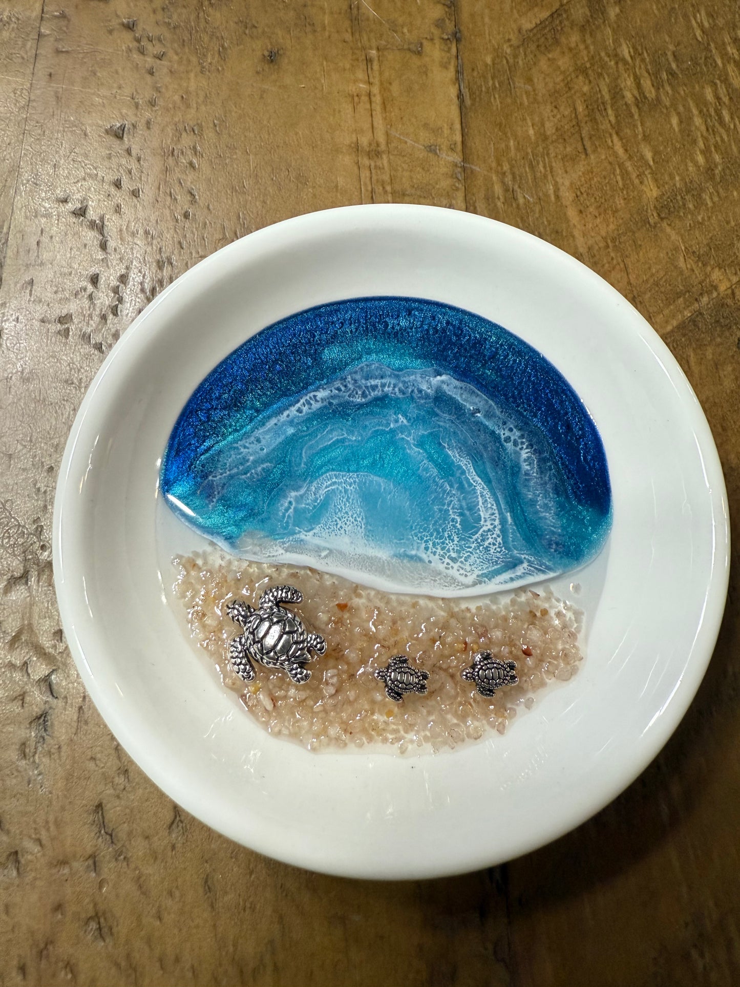 Circle ring dish with turtles