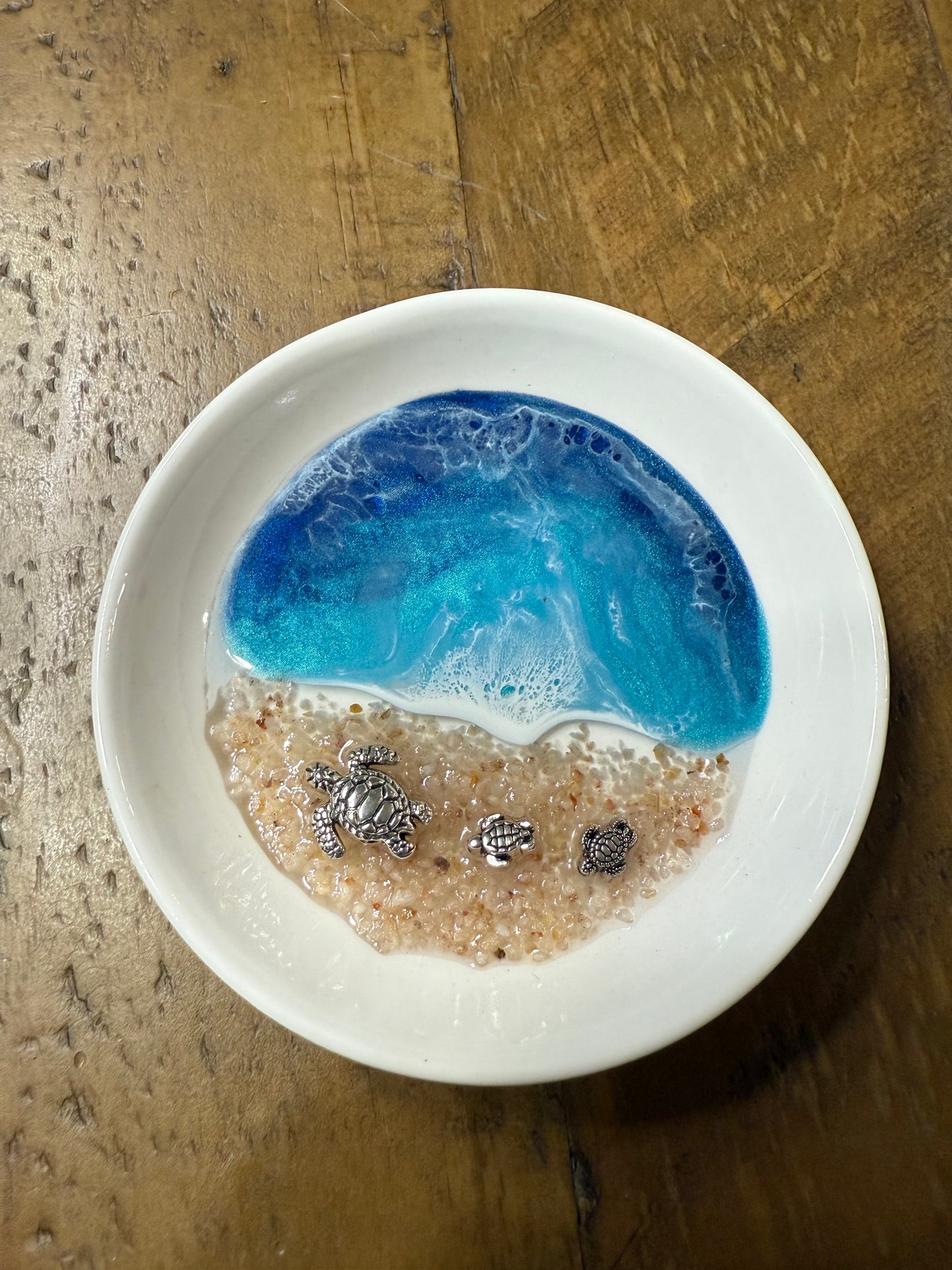 Circle ring dish with turtles