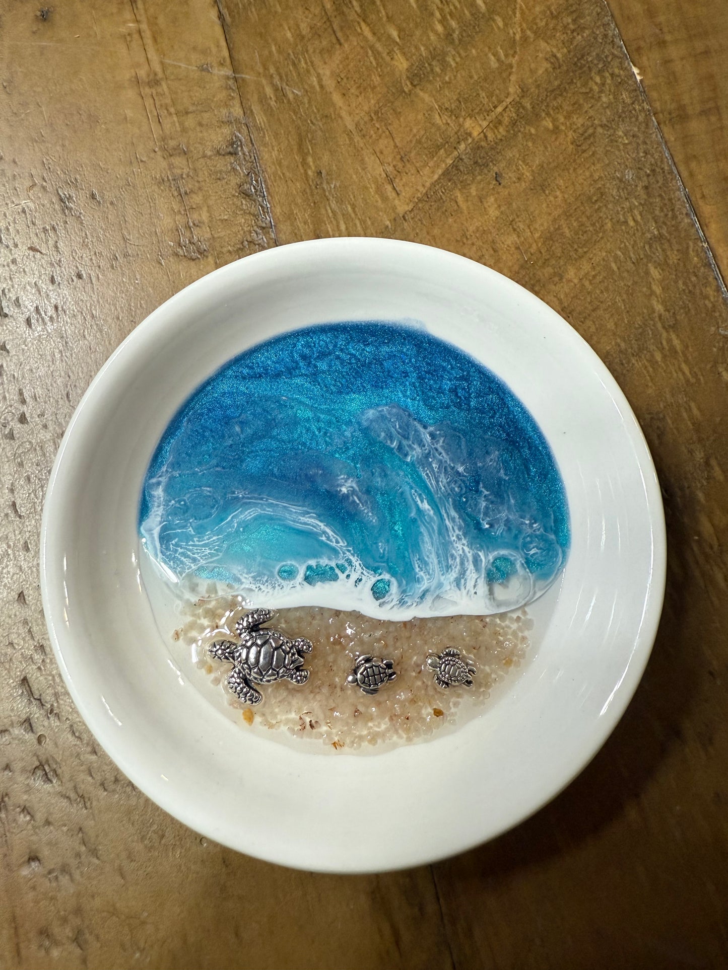 Circle ring dish with turtles